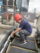 <b>你知道乘坐扶梯时有哪些位置危险吗？</b>